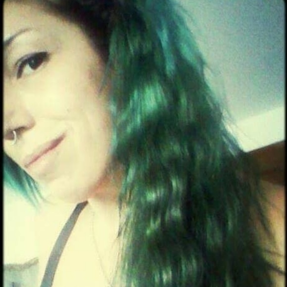 Meet Destination Unknown's hed space cadet, Raquel - Picture 2 of 8